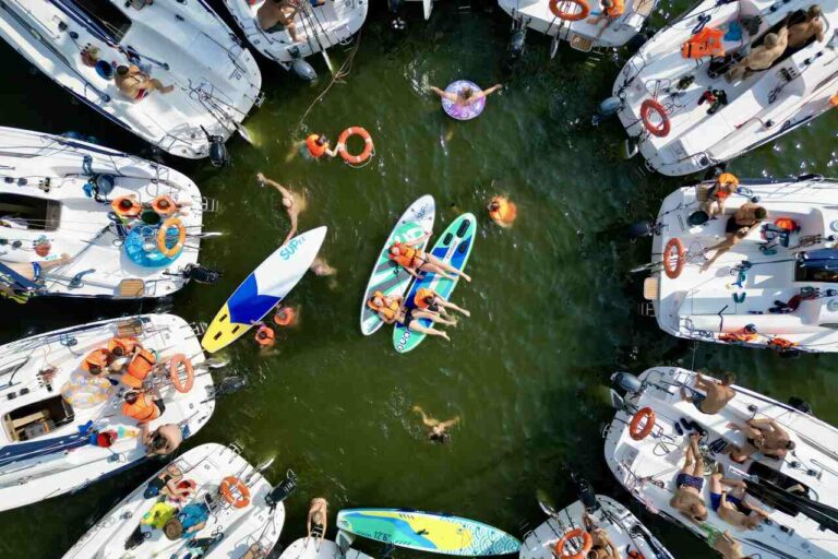 Mazurska stokrotka z jachtów- rejs VIP.