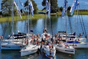 Mazurska ekipa podczas rejsu, tzw stokrotka a jachtów